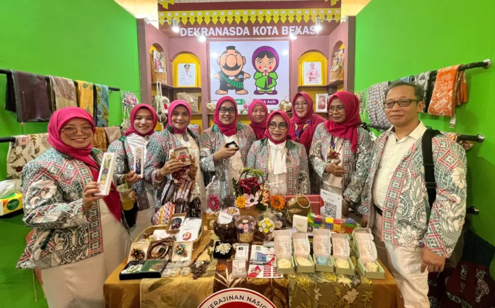 Ketua Dekranasda Kota Bekasi Promosikan Produk Lokal Unggulan di HUT Dekranas ke-45 di Balikpapan