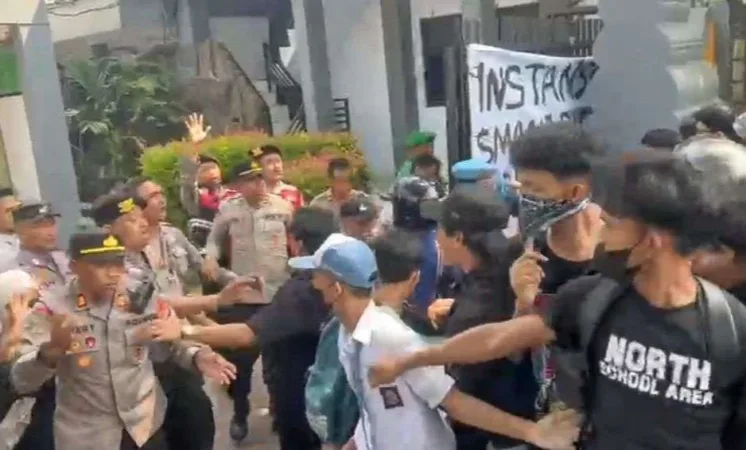 Demo di SMAN 4 Serang Ricuh, Massa Tuntut Penuntasan Kasus Dugaan Pelecehan Seksual
