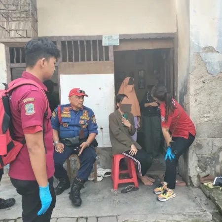 Pura-Pura Minta Nasi, Dua Remaja di Pasuruan Curi LPG, Satu Dimassa Satu Terkapar di Aspal 1 Tim Rescue Damkarmat Kota Bekasi Kembali Selamatkan Korban KDRT, Pelaku Diduga Kakak Kandung dengan Gangguan Jiwa