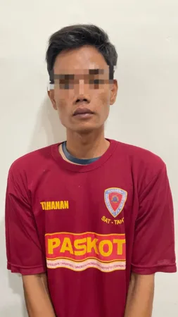 Pelaku saat diamankan Polisi (hms)
