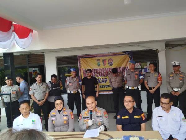 Presiden Prabowo: Koperasi Merah Putih Adalah Simbol Kedaulatan Ekonomi Rakyat 1 Empat Pelajar Diamankan Polisi Usai Tawuran Berdarah di Kedungwaringin Bekasi