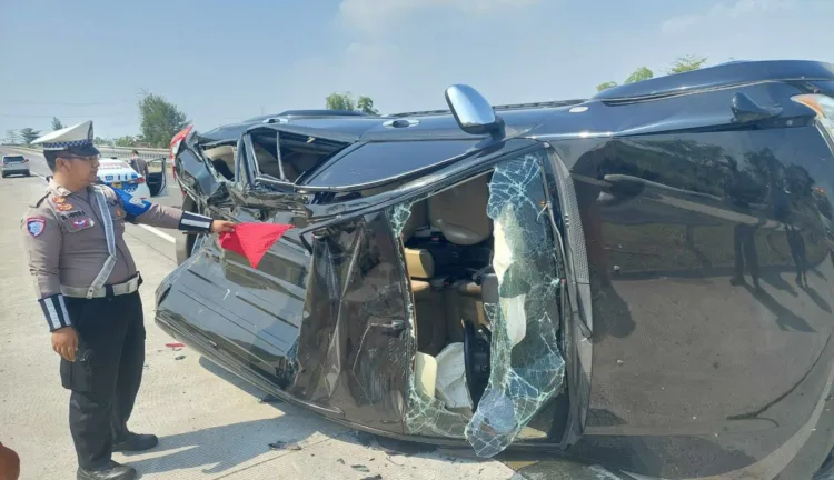 Diduga Mengantuk, Mobil Pajero Terbalik di Ruas Tol Gempas Pasuruan Satu Orang Luka Ringan