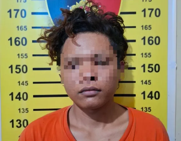 Lempar Batu Lalu Serang Korbannya dengan Kayu, Pelaku Curas di Dringu Diringkus