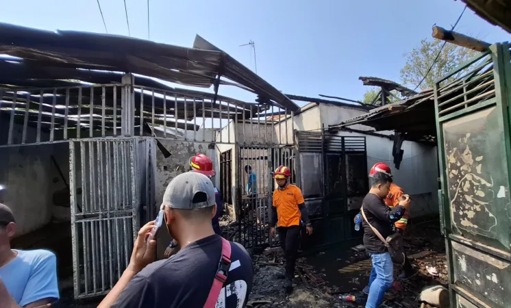 Sudah 15 Pemudik Roda Dua Alami Kecelakaan di Karawang, Jalan Berlobang Diduga Jadi Penyebab Utama 1 Ditinggal Buat Nota Pembelian, Toko dan Rumah di Pasuruan Hangus Terbakar