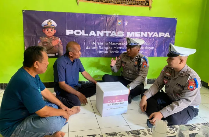 Hari Anak Nasional, Gubernur Jatim Bagikan Bantuan Sosial di Kota Pasuruan 1 Polantas Menyapa: Sentuhan Humanis Satlantas Pasuruan Kota di Operasi Patuh Semeru 2025