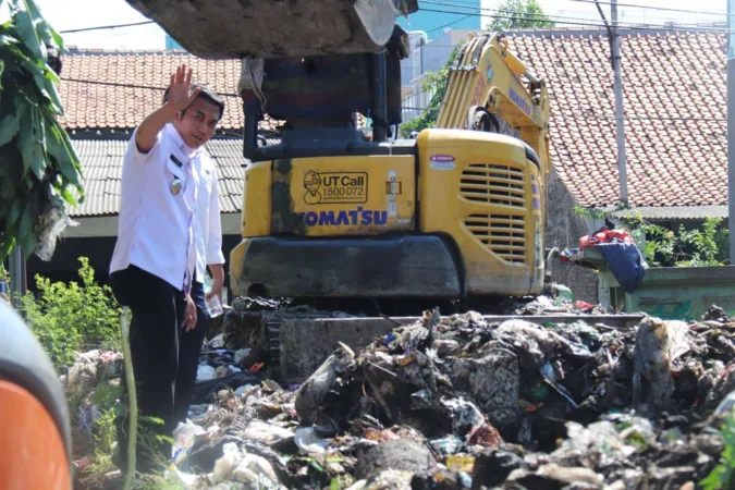 30 Ton Sampah Liar di Kedawung Dibersihkan, Pemkab Cirebon Siapkan Sanksi Tegas