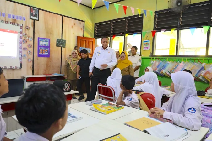 Tinjau Langsung SDN Margahayu IX, Wali Kota Bekasi Batalkan Rencana Merger dan Prioritaskan Renovasi