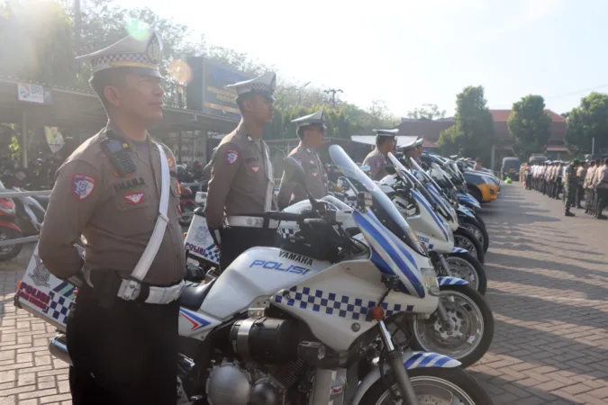 Dua Pengedar Sabu di Kota Pasuruan Borgol Saat Nunggu Pembeli 1 Targetkan Penurunan Pelanggaran Lalu Lintas, Polres Pasuruan Gelar Apel Pasukan Operasi Patuh Semeru 2025
