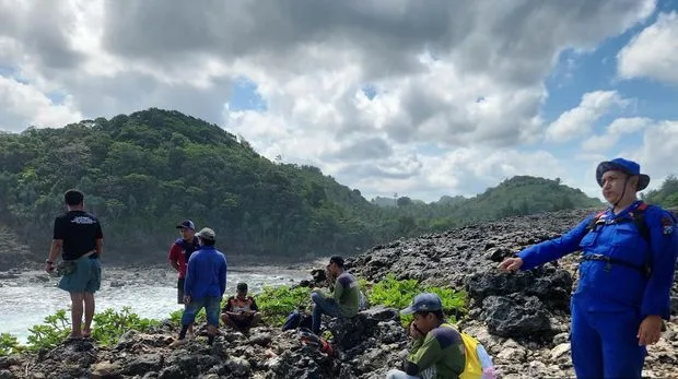Mancing di Pantai Watulepek Malang, 3 Remaja Terseret Ombak, Satu Tewas dan 1 Hilang