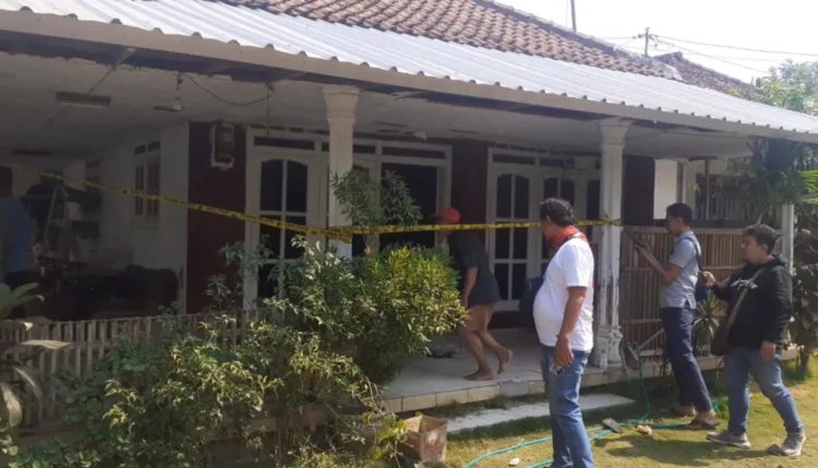 Suasana rumah Korban terpasang garis polisi (BM)