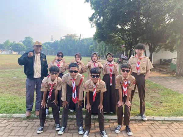 Om hadi bersemangat ikuti gerak jalan (Frm)