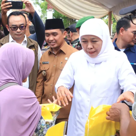 Gubernur Jatim memyapa warga Kota Pasuruan (BM)