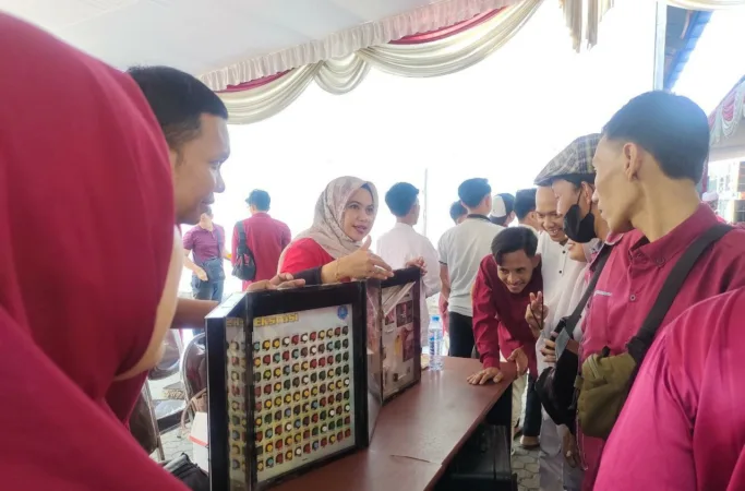 Rayakan HUT Kemerdekaan RI ke-80, Desa Kurung Adakan Karnaval Ragam Budaya Nusantara 1 BNN Pasuruan Pamerkan macam - macam ekstasi ke karyawan (BM)