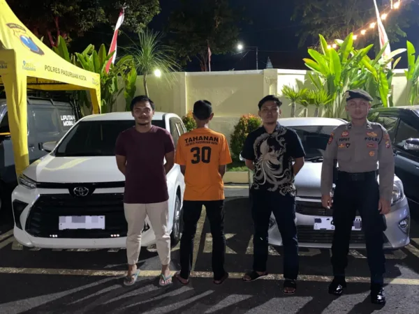 Warga Keluhkan Tak Dapat Kuota PTSL, Lurah Jatiasih: Kami Sudah Sosialisasi dan Berupaya Konfirmasi ke BPN 1 Sempat Sembunyi di Musalla, Oknum Kepala Desa di Pasuruan Ditangkap Polisi Usai Gelapan Mobil