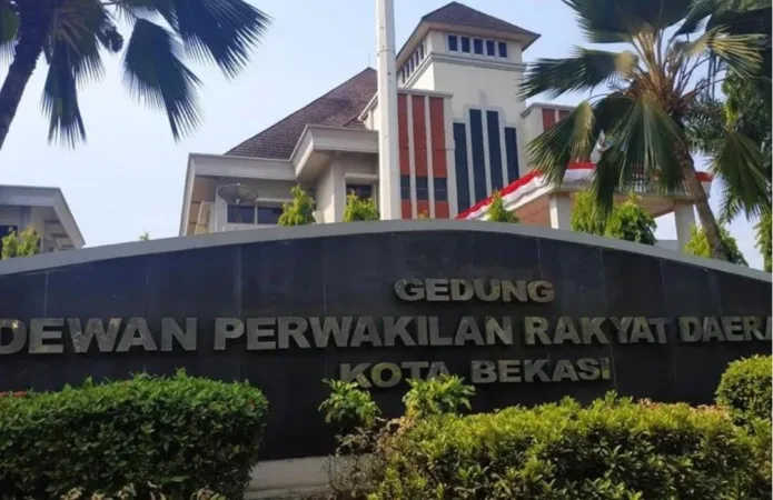 Tolak Damai, Dugaan Penipuan yang Rugikan Bos Biji Plastik Bekasi Segera Naik Proses Penyidikan 1 Kantor DPRD Kota Bekasi (Frm)