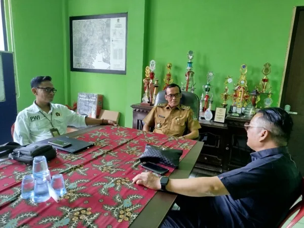 DPRD Kota Bekasi Soroti Ribuan Reklame Ilegal, Pemkot Diminta Bertindak Tegas 1 Warga Keluhkan Tak Dapat Kuota PTSL, Lurah Jatiasih: Kami Sudah Sosialisasi dan Berupaya Konfirmasi ke BPN