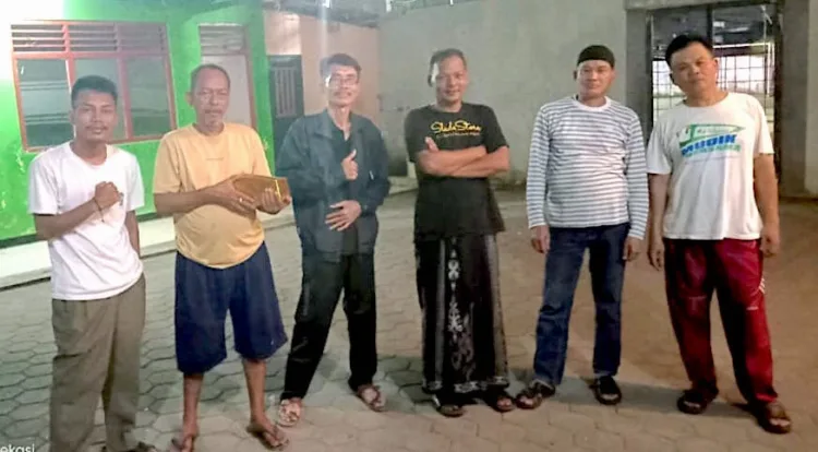 Wakil Wali Kota Bekasi Lepas Anggota Paskibraka dan Serahkan Penghargaan Atlet Berprestasi 1 Antisipasi Tawuran Antar Remaja, RW 1 Harapan Jaya Kembali Aktifkan Siskamling