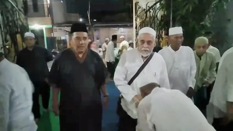 Dihadiri 200 Jamaah, Habib Umar Bin Ahmad Alathos Pimpin Pengajian Rutin di Bekasi Utara