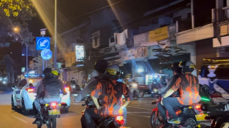 Kasus Masuk Rumah di RJ, Warga Nguling Tetap Ditahan Setelah Terbukti Positif Narkoba 1 Patroli skala besar menyisir jalan di Kabupaten Pasuruan (hms)