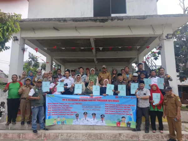 Lurah Jatibening Baru Resmikan Bank Sampah di 11 RW