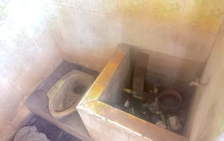 Diduga Aniaya 2 Wanita di Tempat Karaoke Bekasi, 4 Wanita ini Ditangkap Polisi 1 Taman Kota Bantargebang Terlantar, Toilet Jadi Tempat Sampah Botol Miras Bekas