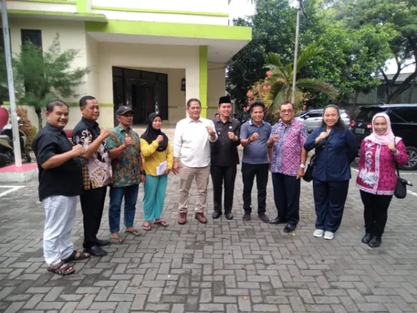 Soal Dugaan Mal Administrasi Penerbitan Akta Kelahiran, Ini Kata Disdukcapil Kabupaten Bekasi 1 Soal Pemangkasan Gaji Satpam di Puskesmas Berakhir Damai, DPRD Kota Bekasi: Hanya Miskomunikasi
