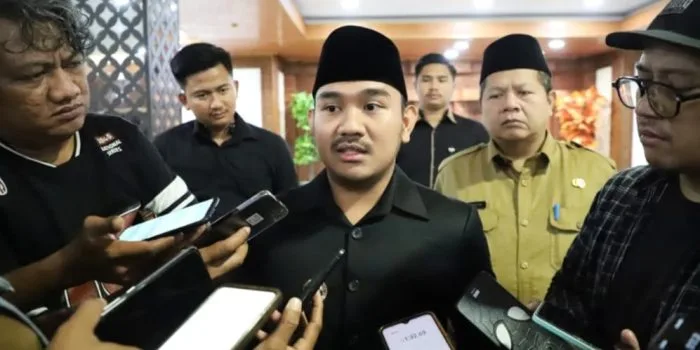Ketahuan Selingkuh, Wanita di Bekasi Ini Aniaya Cowoknya dengan Kunci Motor 1 Bupati Bekasi Siapkan Skema Retribusi Industri untuk Tutup Defisit Rp 1,5 Triliun