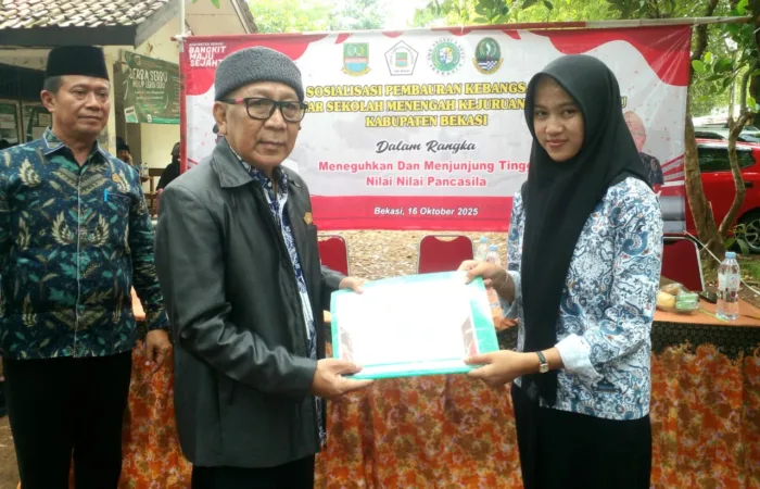 Jadi Andalan Pemudik, Stasiun Bekasi Catat Rekor Lonjakan Penumpang Tertinggi Pada Mudik Lebaran 2025 1 FPK Bekasi Tanamkan Semangat Kebangsaan di SMKN 2 Setu, Ketua FPK: Siswa Adalah Pemegang Saham Kemerdekaan