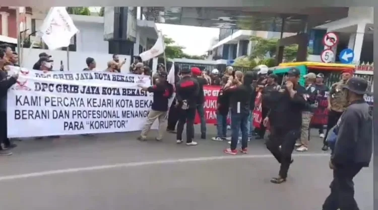 Taspen Bekasi Gelar Sinergitas Layanan bagi ASN dan Pejabat Negara 1 GRIB Jaya Geruduk Kejari Bekasi, Desak Usut Dugaan Korupsi Pengadaan Ambulans Jenazah