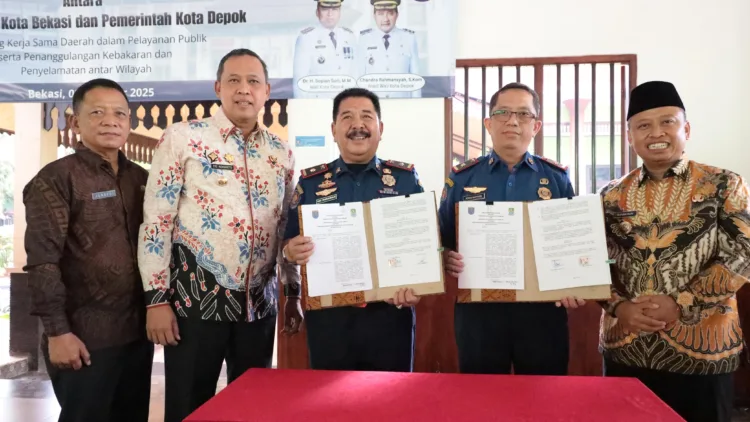 Ketahuan Selingkuh, Wanita di Bekasi Ini Aniaya Cowoknya dengan Kunci Motor 1 Pemkot Bekasi dan Depok Teken Kerja Sama Layanan Publik dan Penanggulangan Kebakaran