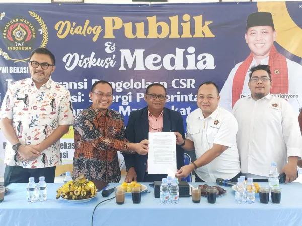 PKS dan Golkar Kota Bekasi Jalin Silaturahmi, Perkuat Sinergi Politik untuk Kota Bekasi 1 Dialog Publik dan Diskusi Media yang digelar Persatuan Wartawan Indonesia (PWI) Bekasi Raya kembali menjadi ruang strategis lahirnya gagasan kebijakan daerah. Bertempat di Aula PWI Bekasi Raya, Kamis (9/10/2025)