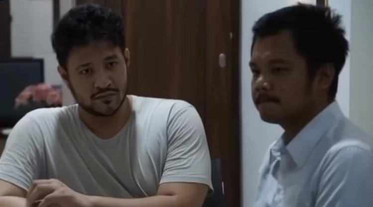 Mantan artis Ammar Zoni kembali berurusan dengan hukum setelah kepergok mengedarkan narkoba di dalam Rumah Tahanan (Rutan) Kelas I Salemba, Jakarta Pusat. Aksi tersebut membuatnya terancam hukuman pidana maksimal, yakni hukuman mati.
