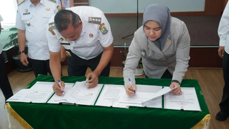 Wali Kota Bekasi Apresiasi Museum Catur Utut Adianto, Destinasi Wisata Edukatif Baru di Kota Patrio 1 Dalam upaya memperkuat sinergi kelembagaan serta mendukung tata kelola pemerintahan yang bersih, transparan, dan berwibawa, Kejaksaan Negeri (Kejari) Kota Bekasi bersama Pemerintah Kota (Pemkot) Bekasi menandatangani perpanjangan Perjanjian Kerjasama tentang Penanganan Masalah Hukum di Bidang Perdata dan Tata Usaha Negara (TUN).