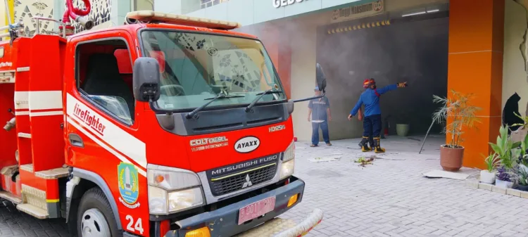 Kurang Berhati-Hati, Dua Motor di Jalan Kawasan Indsutri PIER Pasuruan Bertabrakan 1 RS Hermina Bekasi Terbakar, Diduga Akibat Arus Pendek Listrik