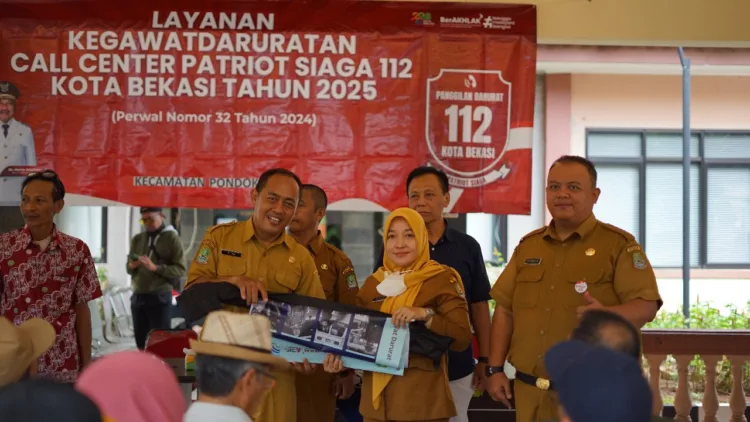 Kapolsek Bantar Gebang Tinjau Pengolahan Lahan Jagung Dukung Ketahanan Pangan 1 Pemerintah Kota Bekasi melalui Dinas Komunikasi, Informatika, Statistik dan Persandian (Diskominfostandi) menggelar kegiatan Diseminasi Layanan Kegawatdaruratan NTPD Patriot Siaga 112 di Kantor Kecamatan Pondokgede, Senin (20/10/2025).