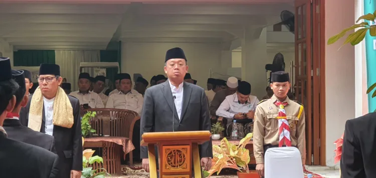 Demi Beri Jaminan Perlindungan Kaum Buruh Kapolri Resmikan Desk Ketenagakerjaan 1 Menteri Agraria dan Tata Ruang/Kepala Badan Pertanahan Nasional (ATR/BPN) Republik Indonesia, H. Nusron Wahid, S.S., M.Si., menghadiri dan memberikan sambutan pada peringatan Hari Santri Nasional 2025 di Pondok Pesantren Mahasina Darul Qur’an Wal Hadits, Jalan Kemang Raya No. 50, Kelurahan Jatiwaringin, Kecamatan Pondokgede, Kota Bekasi, Rabu (22/10/2025).