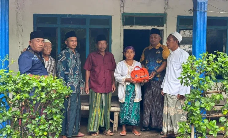 Polri Kerahkan 102 Personel dan Anjing K9 Cari Korban Longsor di Ternate 2 Hujan deras yang mengguyur wilayah Kecamatan Kejayan pada Rabu (22/9/2025) menyebabkan atap rumah milik Saripa (60), warga Dusun Asemjajar, Desa Randugong, Kejayan, Pasuruan ambruk