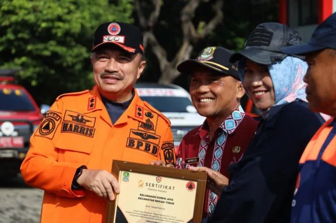 Dua Tim Pemenangan Paslon di Pilkada Kota Bekasi Saling Klaim Kemenangan 2 Menjelang datangnya musim penghujan, Pemerintah Kota Bekasi menegaskan komitmennya untuk meningkatkan kesiapsiagaan menghadapi potensi bencana. Kamis (23/10/2025).