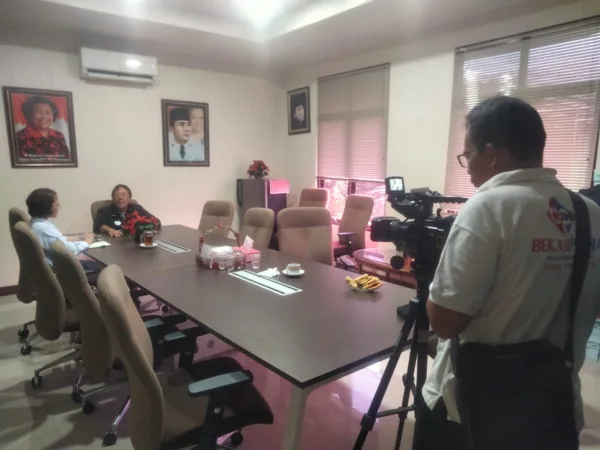 Ajak Warga Jaga Kondusivitas Bantargebang, PT Lestari Ramah Abadi Inisiasi Program Jaga Kampung 1 Wakil Ketua Komisi I DPRD Kota Bekasi dari Fraksi PDI Perjuangan, Rudy Heryansyah, menyoroti lemahnya penegakan Peraturan Daerah (Perda) di Kota Bekasi. Hal tersebut ia ungkapkan dalam podcast Fakta Hukum Indonesia bersama host Indah Purnamasari pada Kamis (23/10/2025).