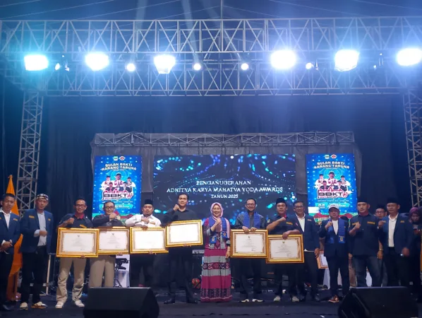 Jadi Tuan Rumah Workshop Penangan Limbah B3 Antar Negara di Asia, Ini Kata Pj Bupati Bekasi 1 BEKASI, BacainD.com — Asisten Bidang Administrasi Umum Sekretariat Daerah Kabupaten Bekasi, dr. Iis Indrawati, mewakili Bupati Bekasi, meresmikan puncak Bulan Bakti Karang Taruna (BBKT) 2025 di Desa Sukarapih, Kecamatan Tambelang, Sabtu (25/10/2025).