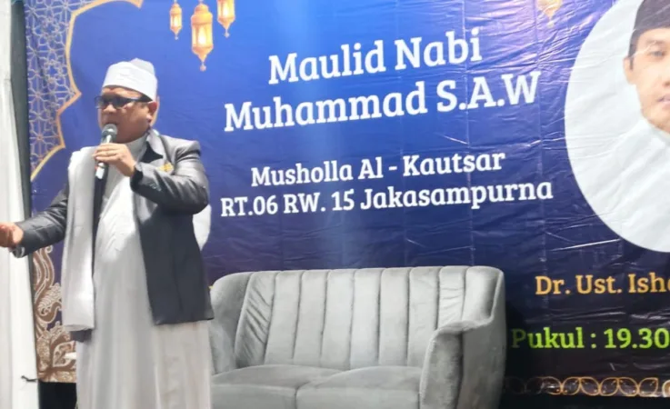 Dalam rangka memperingati Maulid Nabi Muhammad SAW 1447 Hijriah/2025 Masehi, Mushola Al-Kautsar yang berlokasi di RT 06 RW 15, Kelurahan Jakasampurna, Kecamatan Bekasi Barat, menggelar kegiatan keagamaan dengan tema “Meneladani Akhlak Rasulullah dalam Kehidupan Sehari-hari”, Minggu (26/10/2025).