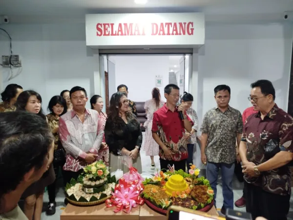 Sempat Terjadi Kericuhan, Musda KNPI Kota Bekasi Kembali Ditunda 1 Forwakab Resmikan Kantor Baru di Bekasi Timur, Wujud Nyata Solidaritas dan Kemanusiaan Warga Kalbar