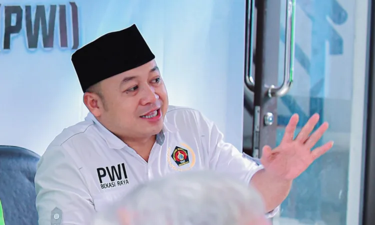 Warga Bekasi Selatan Digegerkan Penemuan Mayat Laki-laki di Rumah Kontrakan 1 Memperingati Hari Sumpah Pemuda ke-97, Ketua Persatuan Wartawan Indonesia (PWI) Bekasi Raya, Ade Muksin, SH, menyerukan agar generasi muda terus memperkuat integritas, memperdalam literasi kebangsaan, serta berperan aktif menjaga semangat persatuan di tengah tantangan era digital.