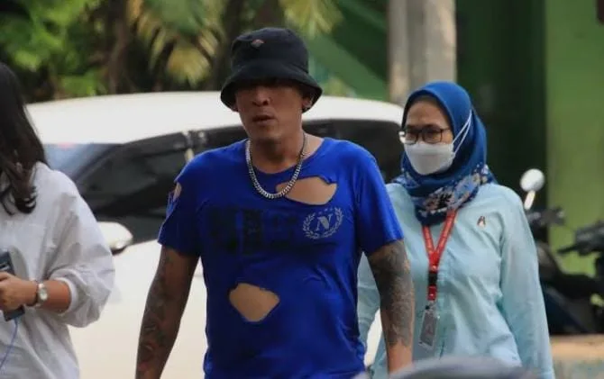 Silaturrahmi ke Korban Pencurian, Kapolsek Cikarang Utara Pastikan Pelaku Curanmor di Tahan 2 Tokoh muda Kota Bekasi, Frits Saikat, mengapresiasi langkah berani yang diambil Wali Kota Bekasi, Tri Adhianto, dalam melakukan rotasi dan mutasi terhadap sebanyak 250 pejabat di lingkungan Pemerintah Kota Bekasi, pada Sabtu (29/11/2025).