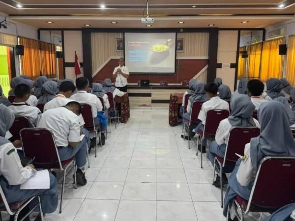 Muncul HGB di Kawasan Perairan, Anggota DPRD Jatim Desak Pemprov Perkuat Regulasi 1 KBO Narkoba menyampaikam bahaya narkoba (hms)