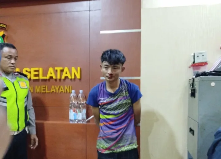 Alarm Indomaret Bunyi Tengah Malam, Warga Tambun Tangkap Pencuri di Atap Pabrik