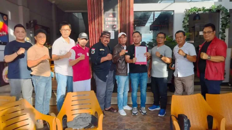 Diduga Korban Tabrak Lari, Jasad Pria Ini Tergeletak di Tengah Jalan Tol Japek 1 Aliansi Ormas-LSM Kota Bekasi Akhiri Kevakuman, Tunjuk Deni Muhamad Ali Jadi Ketua