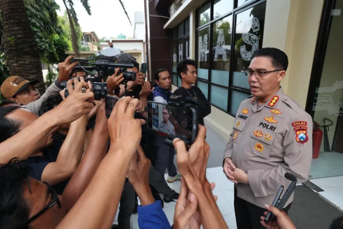 Sidak Bongkar Jaringan Narkoba di Rutan Salemba, Artis Ammar Zoni Diduga Otak Peredaran 1 Polda Jatim Amankan Dua Terduga Pelaku Perusak Makam di Pasuruan
