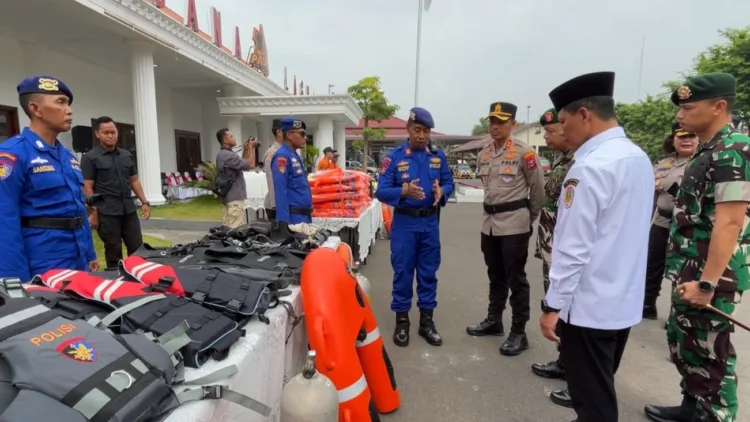 Kapolres Pasuruan Kota Bersama TNI cek peralatan menghadapi musim penghujan (BM)