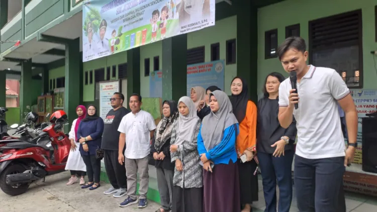 Kelurahan dan Kecamatan Baru Mengetahui, Dugaan Pembuangan Air Limbah Sense Laundry Bekasi ke Selokan Akan Segera Ditindak Lanjuti ? 2 Sebagai upaya menumbuhkan kepedulian lingkungan sejak dini, SDN Jatibening Baru VI menggelar kegiatan penimbangan sampah plastik bekas jajanan siswa di lingkungan sekolah, Sabtu (1/11/2025).